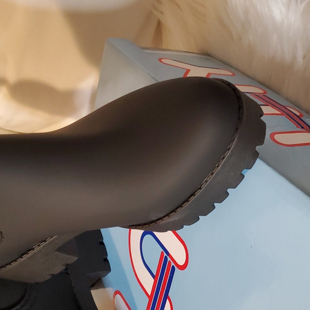 NIB Jeffrey Campbell Cloudy Black Matte Boot - Picture 6 of 11